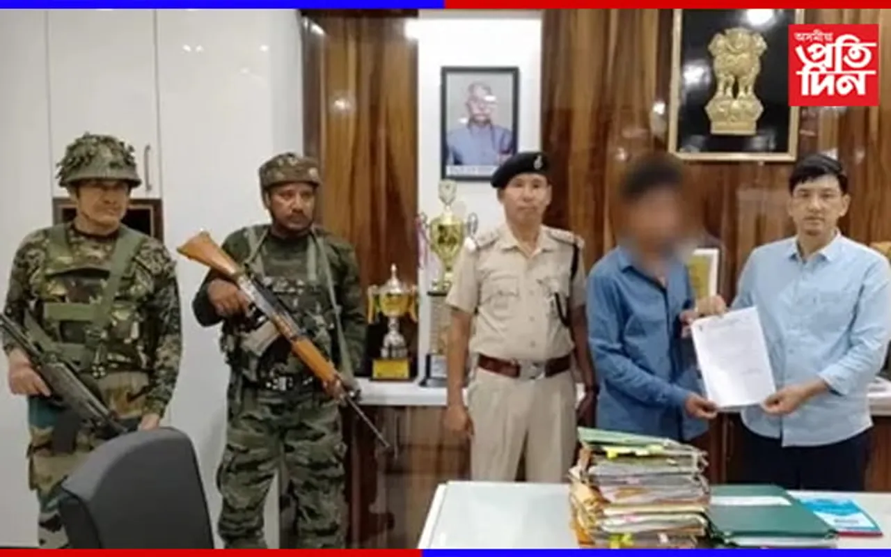 অৰুণাচলত অস্ত্ৰ সহ দুধৰ্ষ উগ্ৰপন্থীৰ আত্মসমৰ্পন…