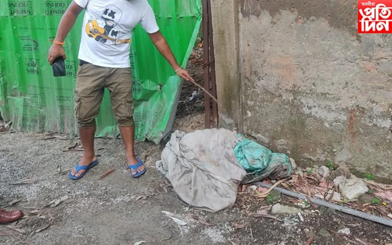 চানমাৰীত বস্তাত ভৰাই পেলাই থৈ যোৱা মৃতদেহ চিনাক্ত কৰিলে পৰিয়ালে…