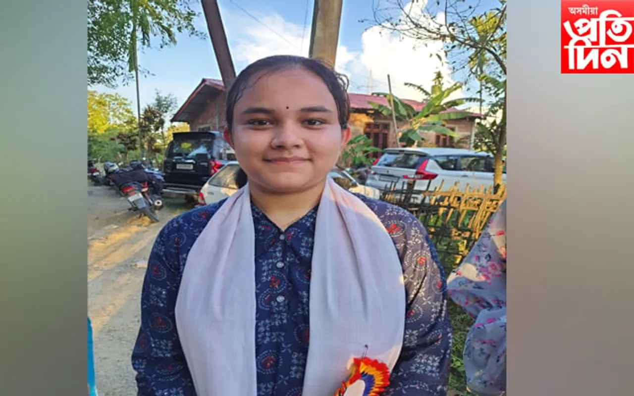 পৰীক্ষাৰ বহি পুনৰীক্ষণ; হাইস্কুল শিক্ষান্ত পৰীক্ষাত ষষ্ঠ স্থান লাভ শিৱসাগৰৰ প্ৰাৰ্থনাৰ…