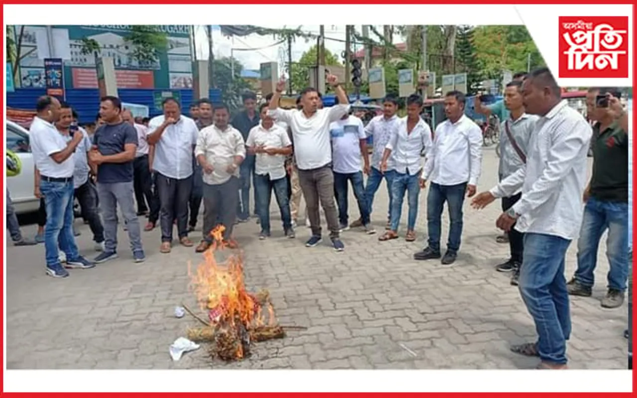 ছয় জনগোষ্ঠীক জনজাতিকৰণৰ নামত প্ৰতাৰণা, প্ৰতিবাদ টাই আহোম ছাত্ৰ সন্থাৰ…