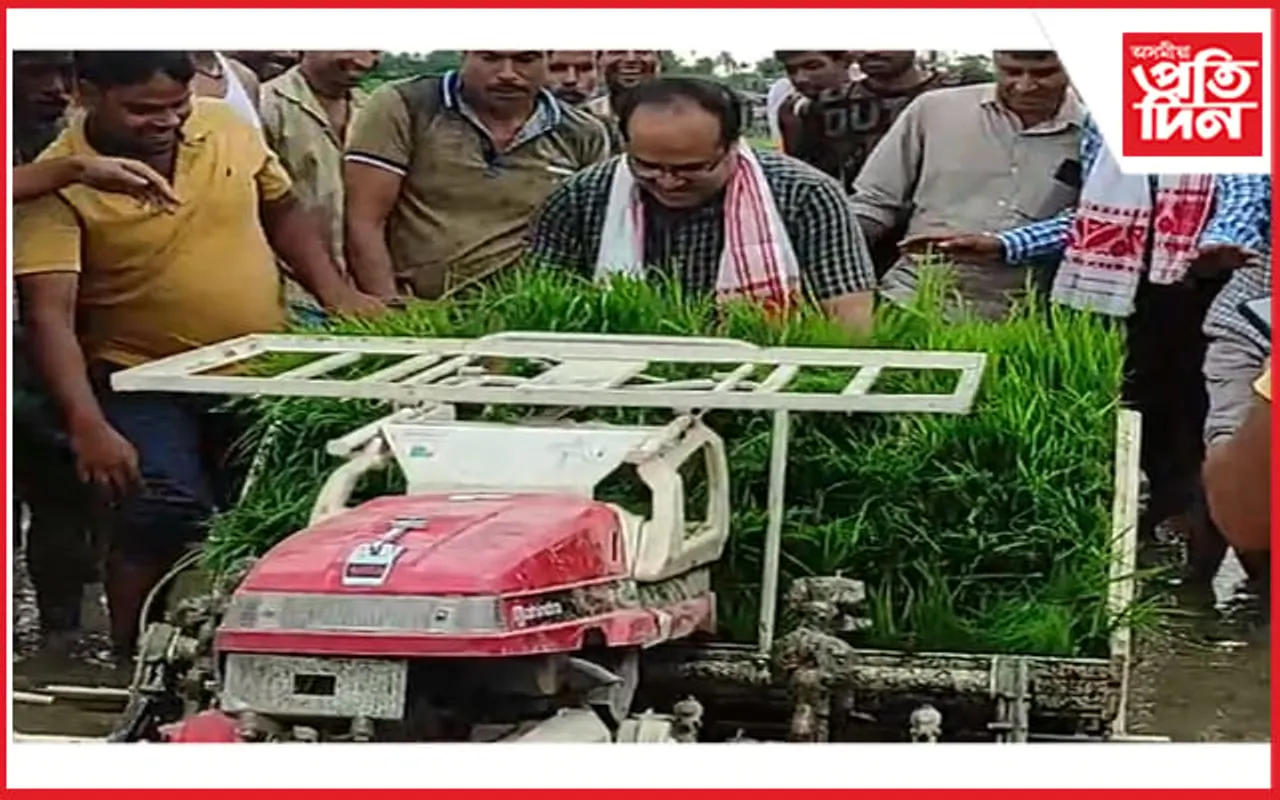 মানকাচৰত বৈজ্ঞানিক পদ্ধতিৰে ধান ৰোপন কৰা যন্ত্ৰ মুকলি…