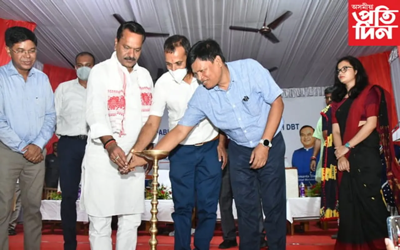 ধুবুৰীত বানত ক্ষতিগ্ৰস্থক আৰ্থিক সাহাৰ্য প্ৰদানঃ মন্ত্ৰী অশোক সিংঘালৰ উপস্থিতিত অৰুণোদয় মাহৰ শুভাৰম্ভণি …