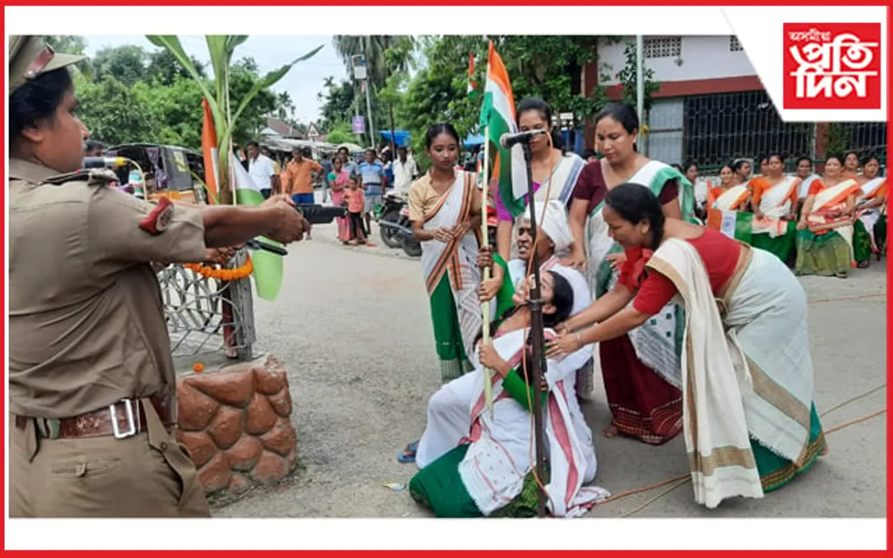 আজাদী কা অমৃত মহোৎসৱ উপলক্ষে ফুলগুৰিত “কনকলতা” প্ৰদৰ্শন…