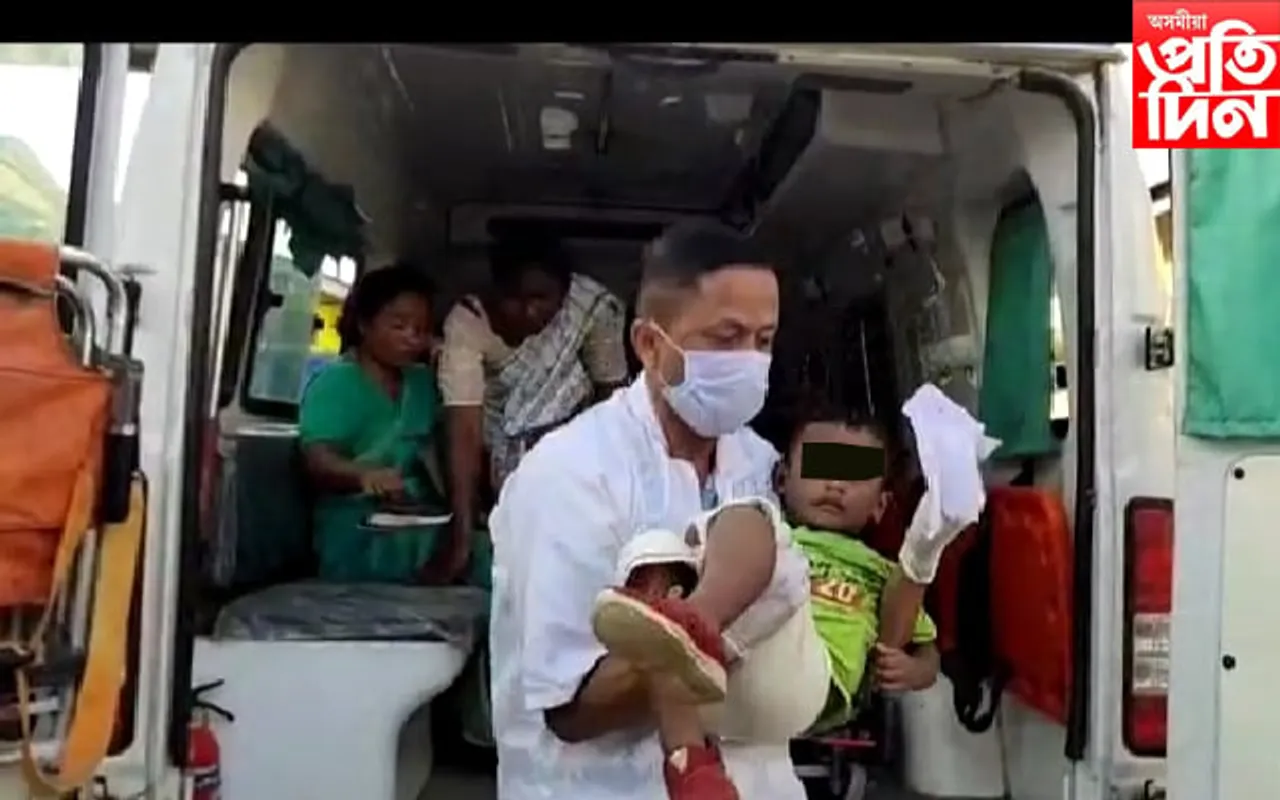 গাখীৰ বুলি শিশু খাদ্যত মিলালে ফ্ল’ৰ ফেনাইল, অংগনবাড়ী কেন্দ্ৰত অঘটন…