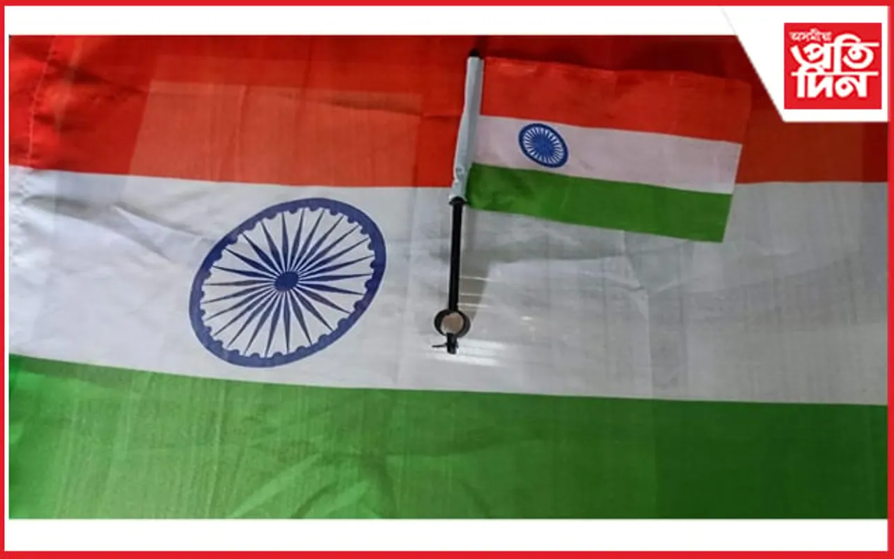 দেশৰ ৰাষ্ট্ৰীয় পতাকাক অৱমাননা ! চাহিদা পূৰাবলৈ মেৰুদণ্ডহীন  ব্যৱসায়…