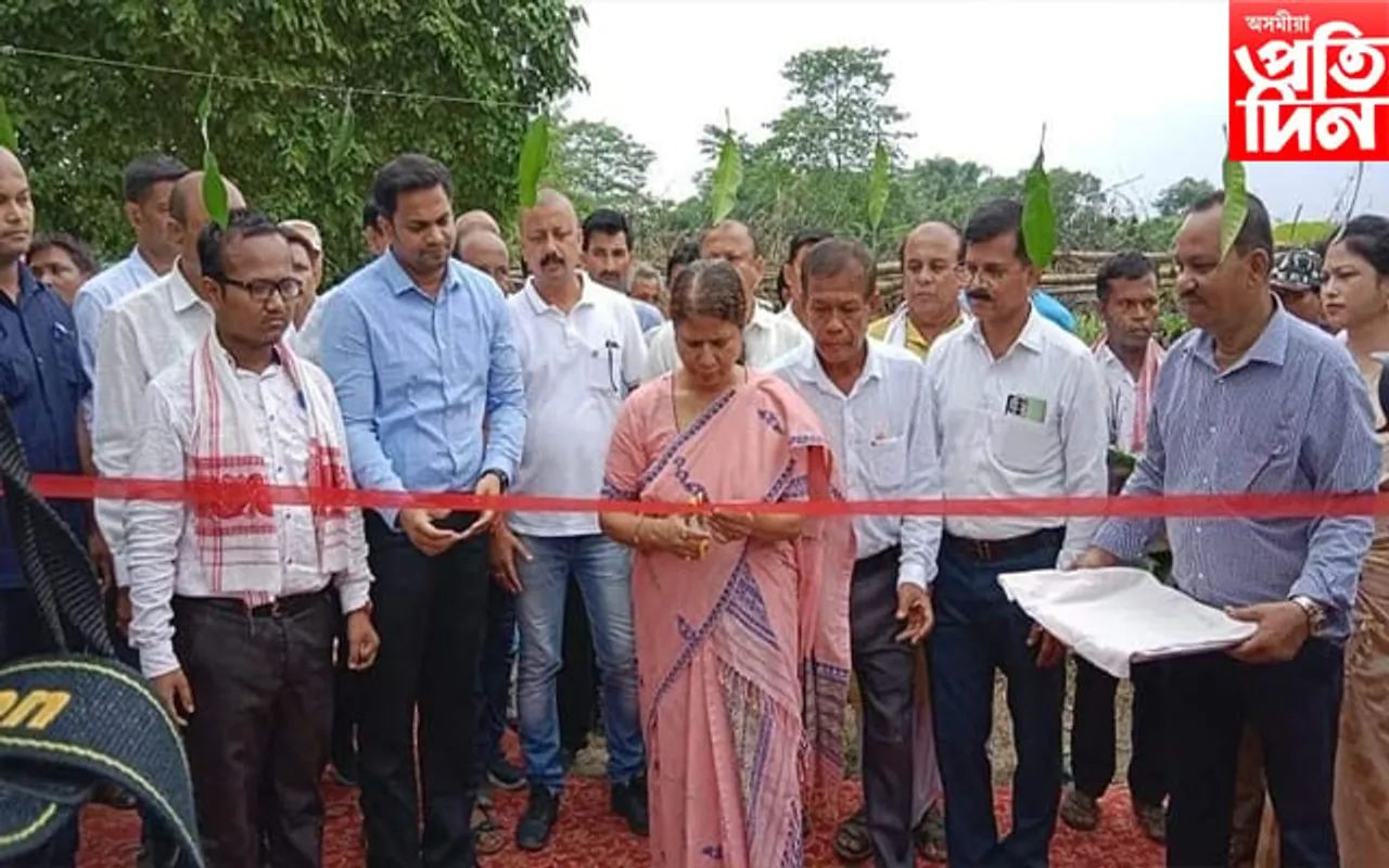 হাতী-মানুহৰ সংঘাত দূৰ কৰিবলৈ ওলমা ফেন্সিং প্ৰকল্পৰ শুভাৰম্ভণি মন্ত্ৰী অজন্তা নেওগৰ…