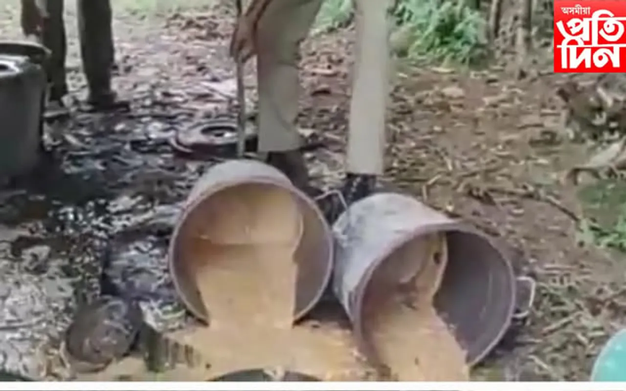মথুৰাপুৰত চলিল  চুলাই মদৰ বিৰুদ্ধে অভিযান, ৭ টাকৈ  গোচৰ ৰুজু