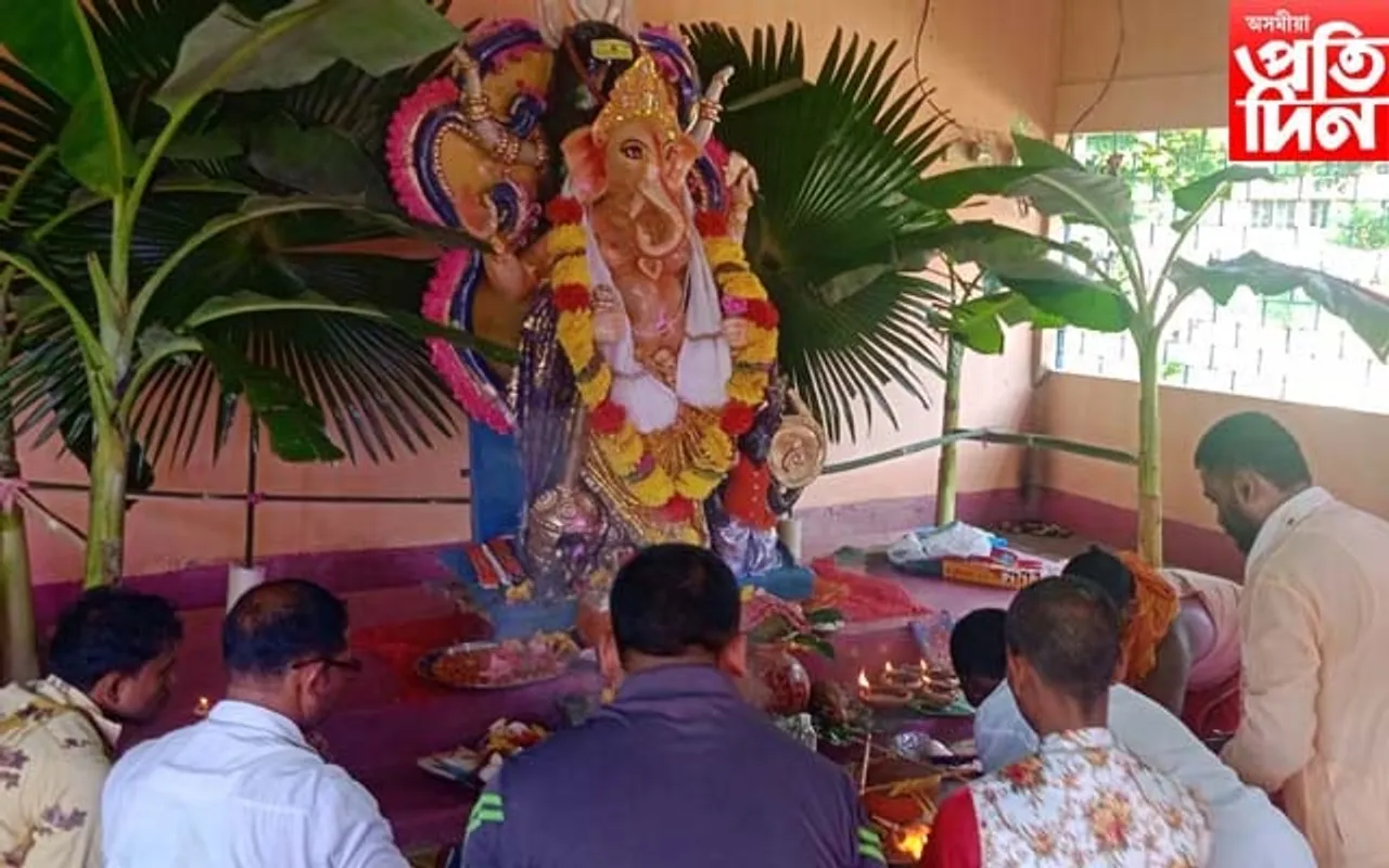 মথুৰাপুৰৰ বিভিন্ন স্থানত উলহ মালহেৰে গনেশ চতুৰ্থী পালন…