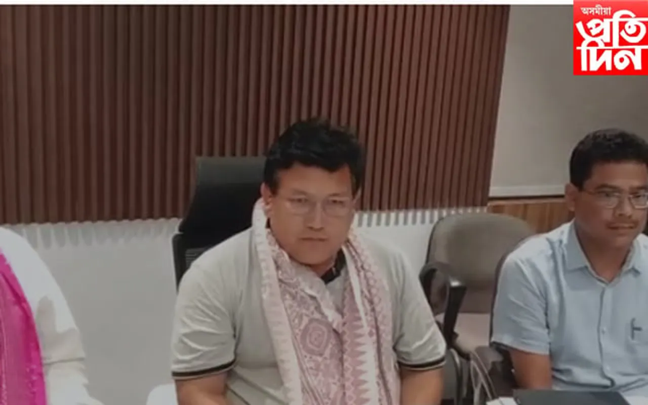 বড়ো সাহিত্য সভা , এবছুৰ আৰু বিটিচি চৰকাৰৰ বৈঠক, তৃতীয় শ্ৰেণীৰ পৰাৰ গণিত আৰু বিজ্ঞান বিষয় দুটা ইংৰাজী কৰাৰ বিৰোধিতা…