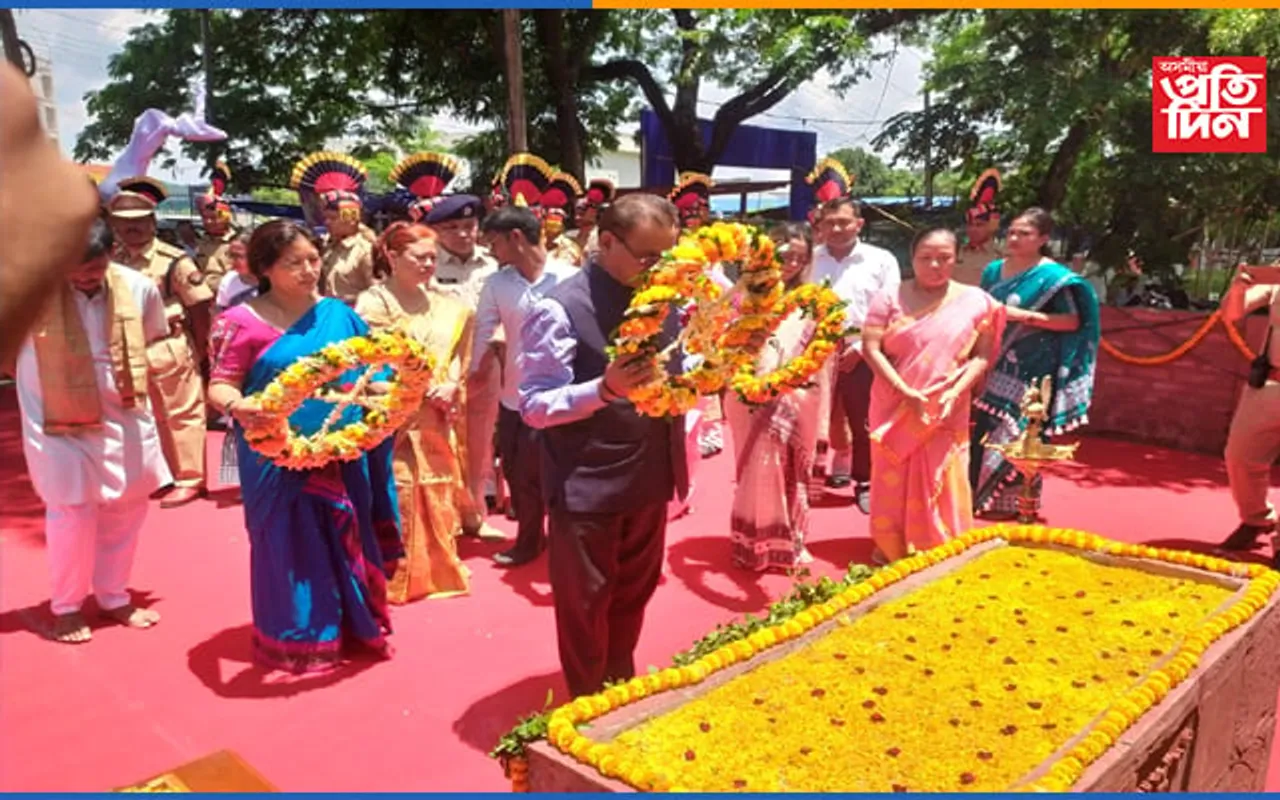 আলাবৈ ৰণৰ ১০ হাজাৰ বীৰ শ্বহীদলৈ সামৰিক মৰ্যদাৰে  শ্ৰদ্ধাঞ্জলি…