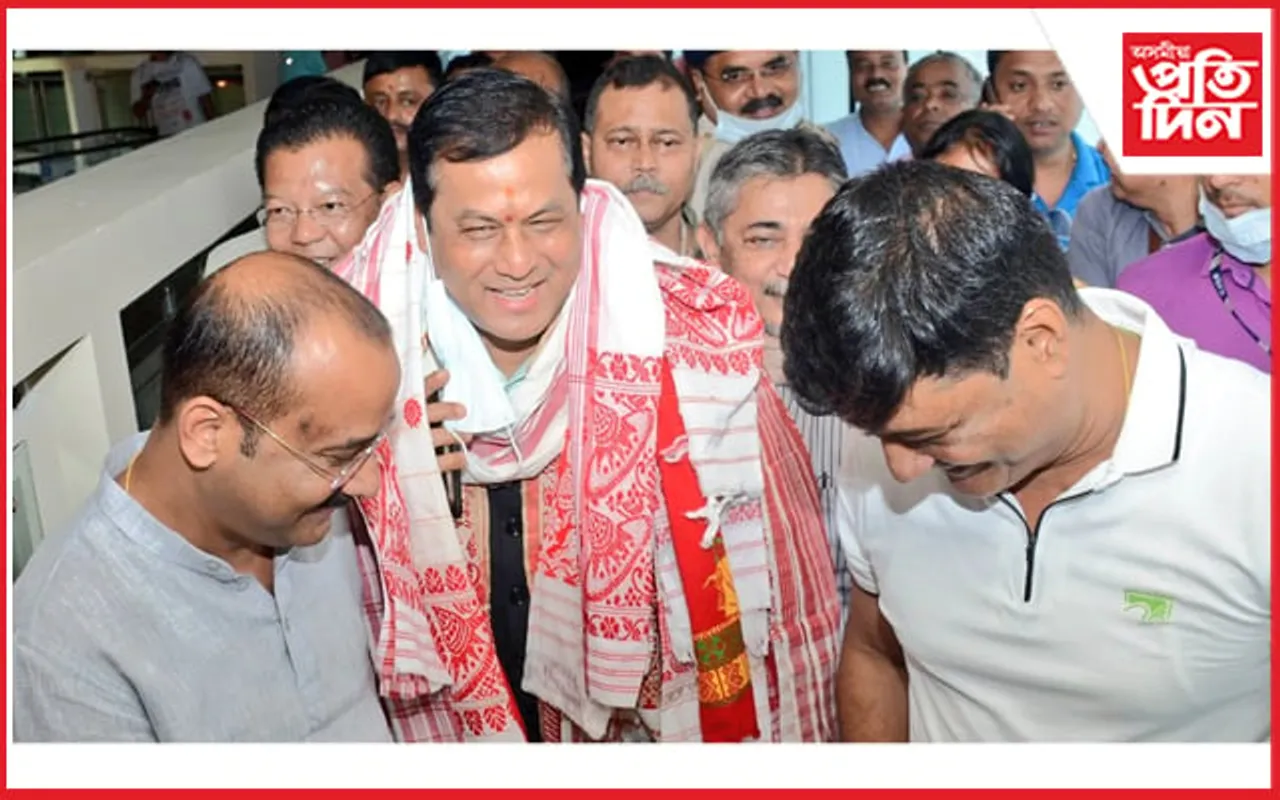 নতুন দায়িত্ব পোৱাৰ পিছত প্ৰথমবাৰলৈ অসমত সৰ্বানন্দ সোণোৱালঃ দলীয় নেতা কৰ্মীৰ বিপুল আদৰণি…