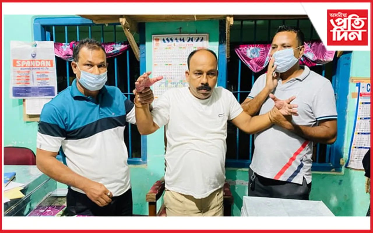 আৰক্ষীৰ জালত পৰিল আৰক্ষী ! ভিজিলেঞ্চে আটক কৰিলে কচুৱা থানাৰ এছ আই অনুপ কটকীক…