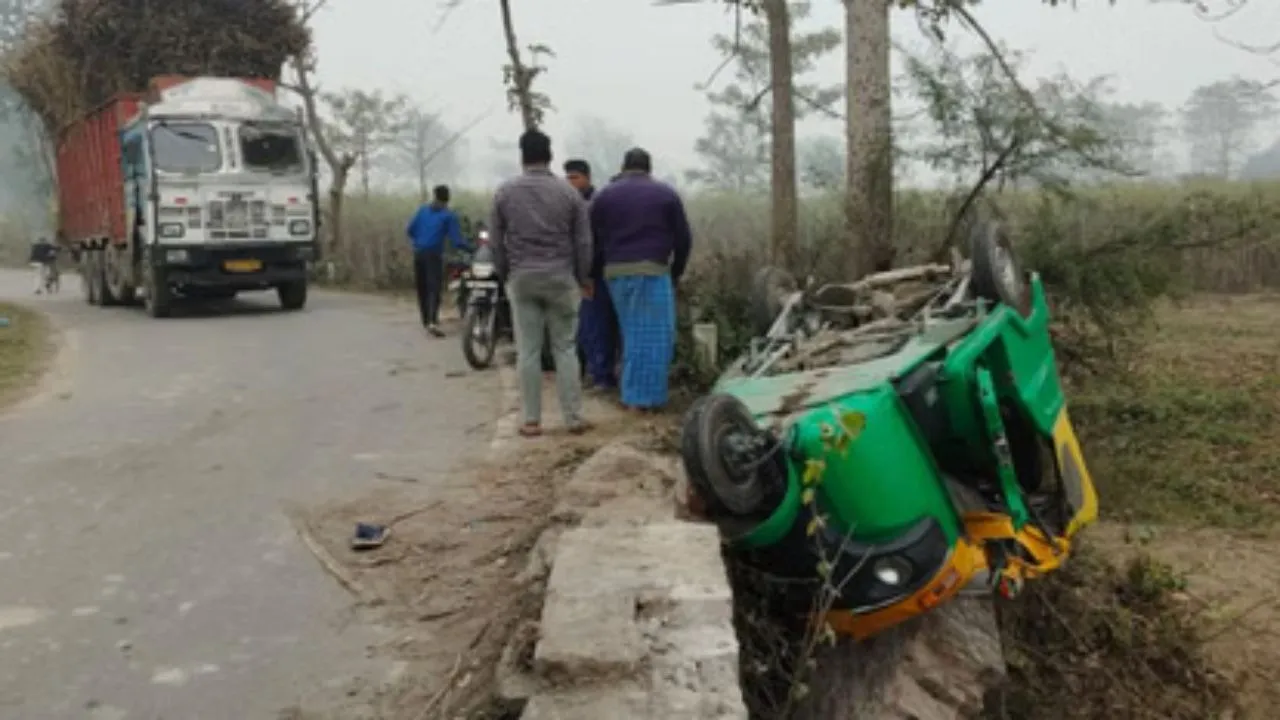lakhimpur Kheri Accident tempo overturned 4 dead 6 injured including 3 children hindi zxc