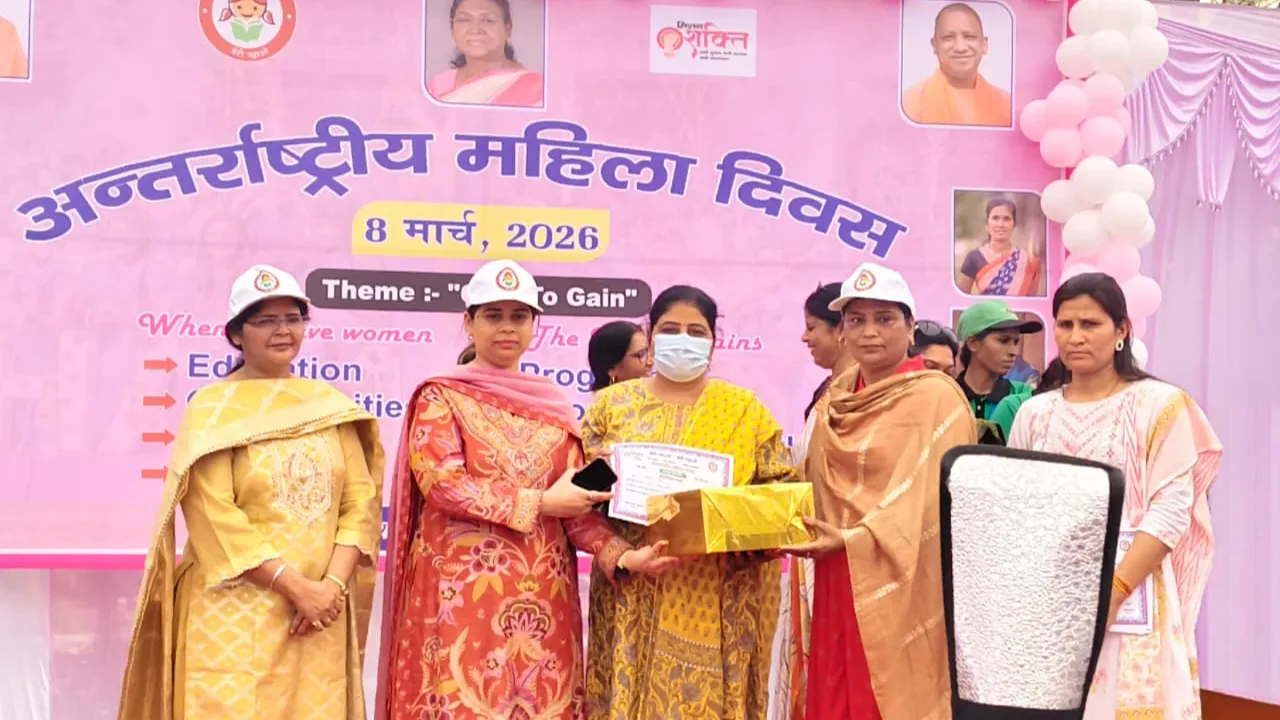 Bijnor International Womens Day program women honoured by DM Jasjit Kaur hindi news zxc