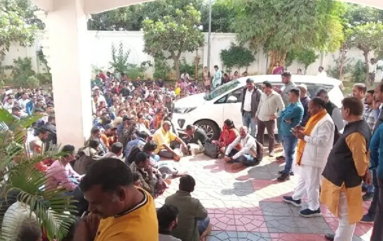 CG B.Ed Teachers Protest