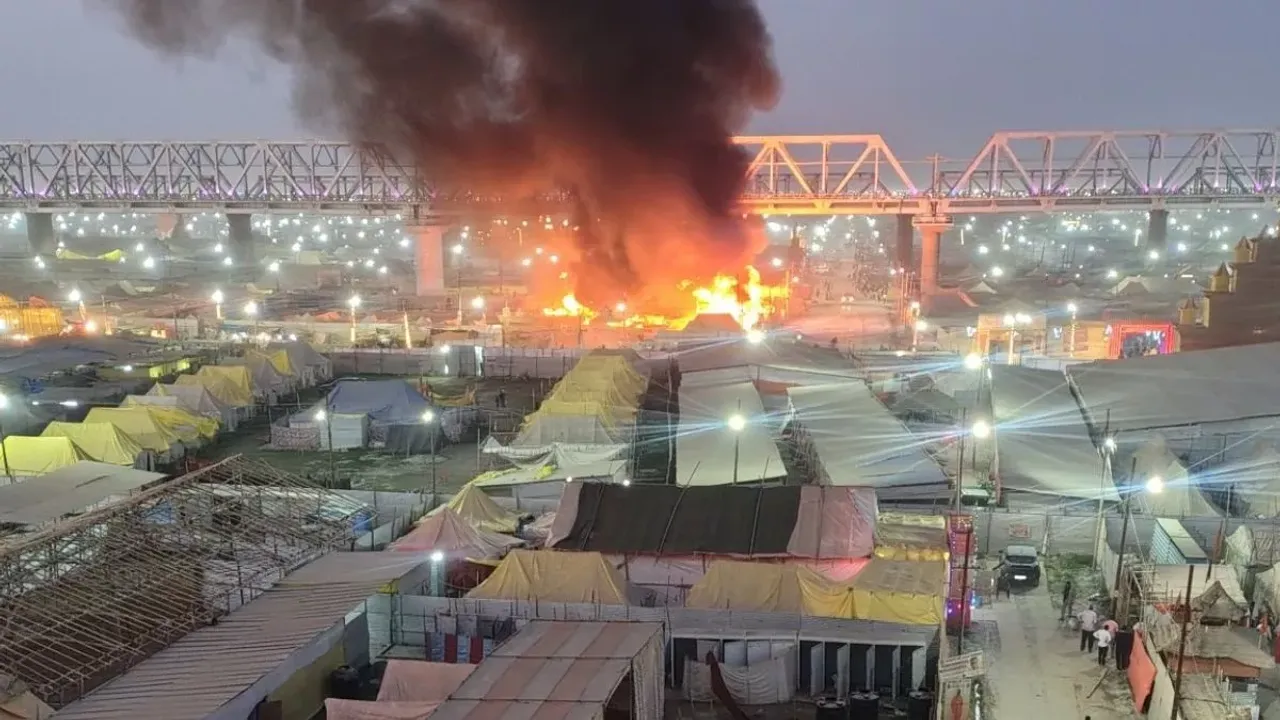 Mahakumbh Fire Update: महाकुंभ में फिर लगी आग, कई पंडाल जले , मौके पर फायर ब्रिगेड की कई गाड़ियां पहुचीं