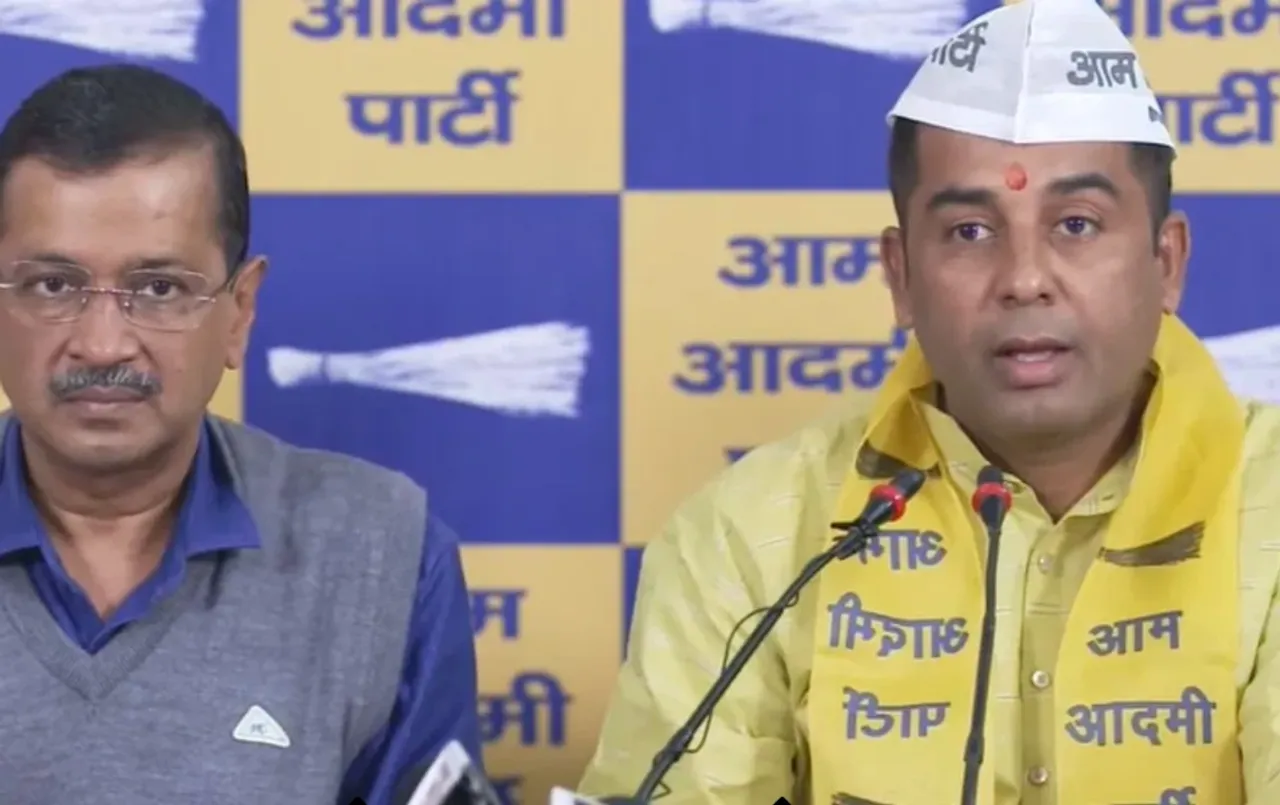 दिल्ली विधानसभा चुनाव: बीजेपी को बड़ा झटका, पूर्व विधायक अनिल झा AAP में शामिल