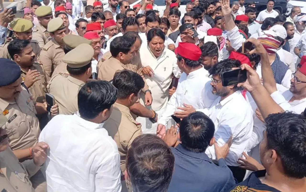 Rana Sanga controversy: नहीं थम रही हैं रामजीलाल सुमन की मुश्किलें, अब काफिले पर हमला, काली स्याही और टायर फेंके