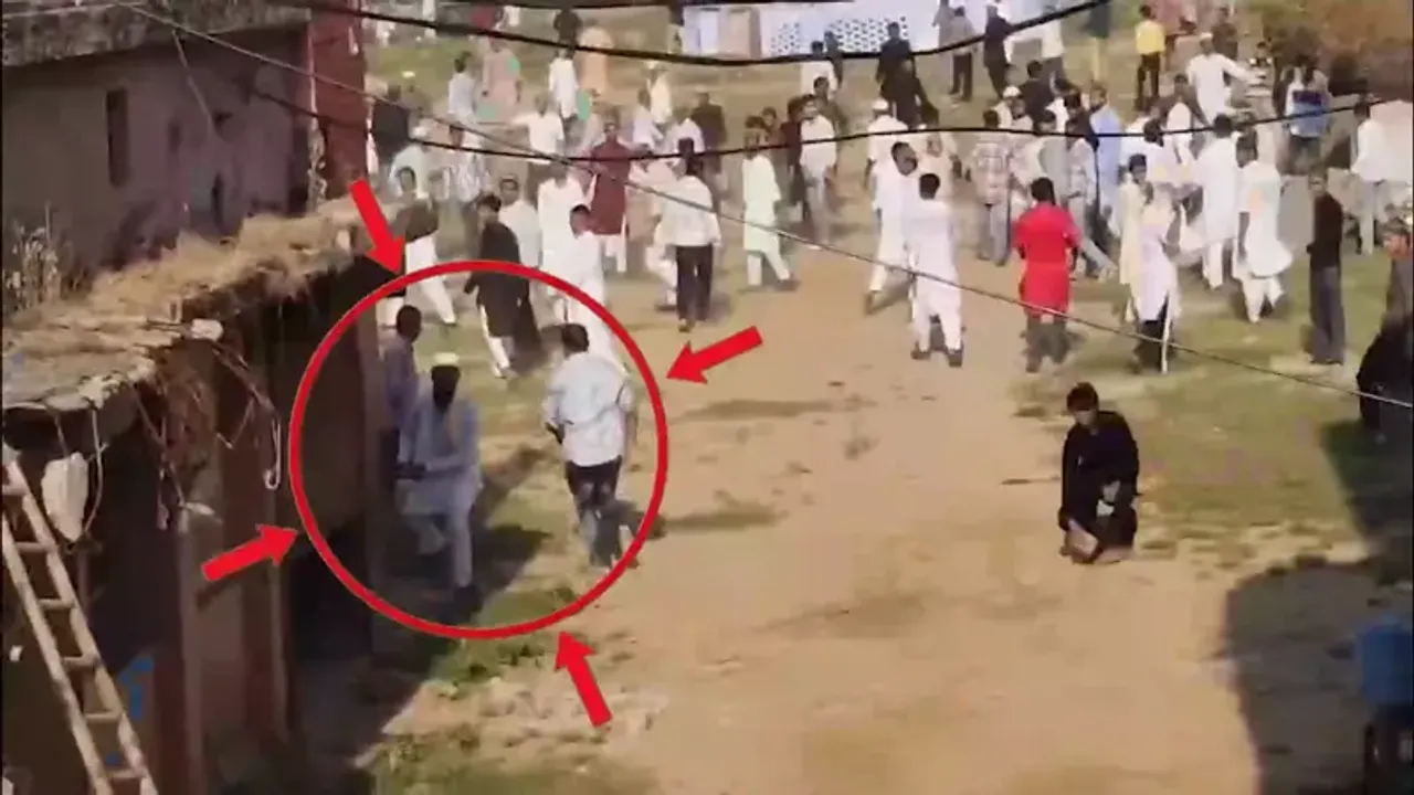 Bareilly Protest: बरेली में जुमे की नमाज के बाद सड़कों पर बवाल, आई लव मोहम्मद पोस्टर लेकर उतरे लोग, तौकीर रजा नजरबंद