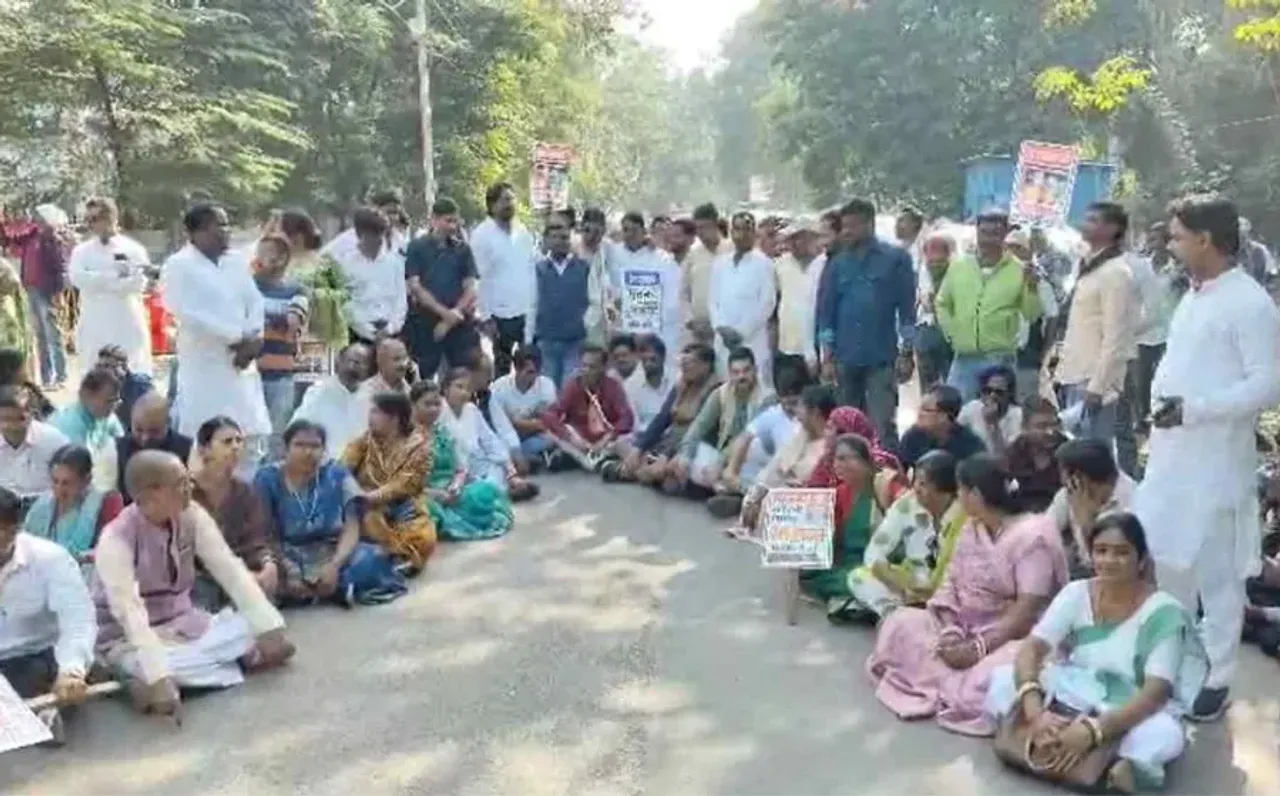 बिलासपुर रेल हादसे में मृतकों की संख्या छिपाने का आरोप: मुआवजा और नौकरी की मांग को लेकर कांग्रेस का प्रदर्शन