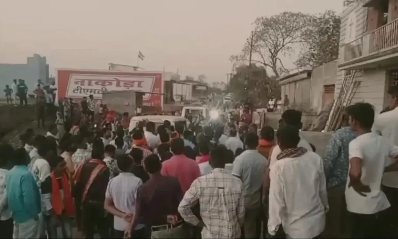 दुर्ग में धर्मांतरण के मुद्दे पर बवाल: बजरंग दल ने किया विरोध प्रदर्शन, मकान के बाहर खड़ी गाड़ियों में तोड़फोड़