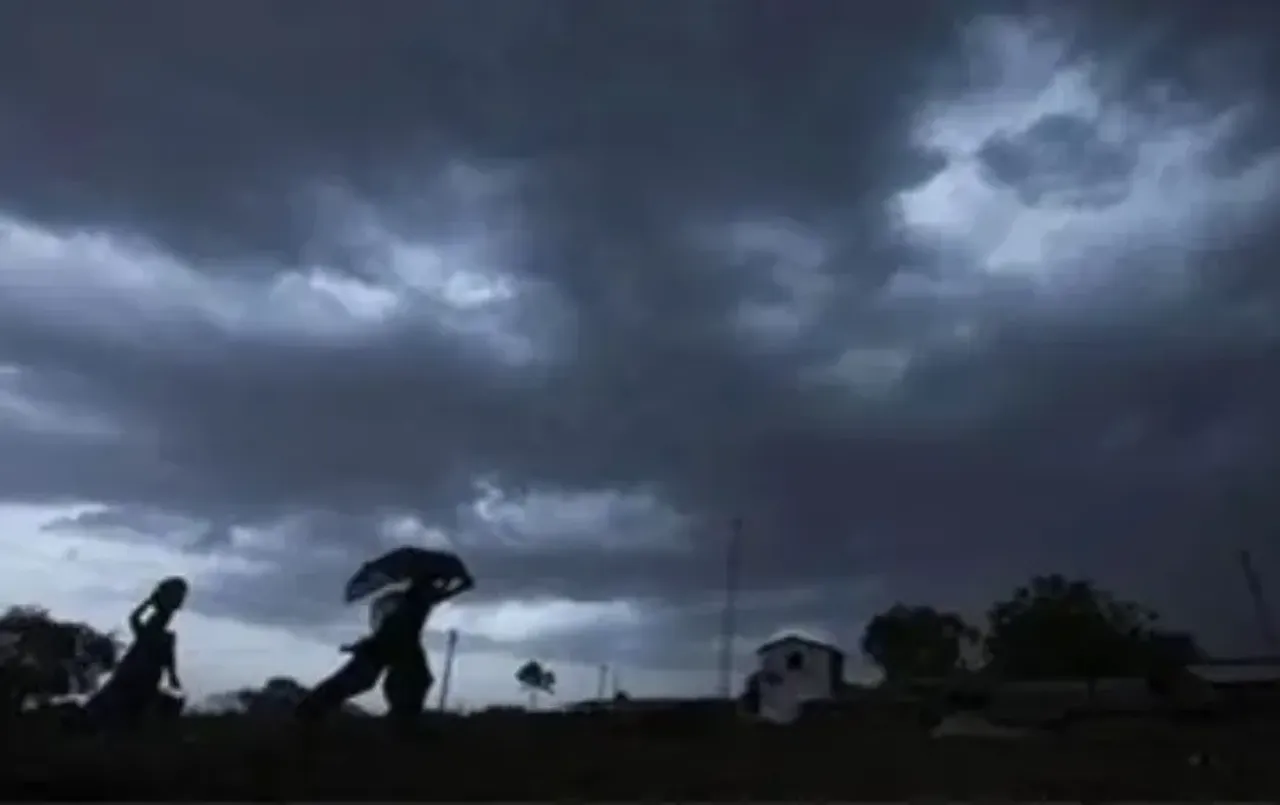 UP Weather Today: यूपी में मौसम का मिजाज बदला, 31 मई तक बारिश और तेज हवाओं का अलर्ट, कई जिलों छाए रहेंगे बादल