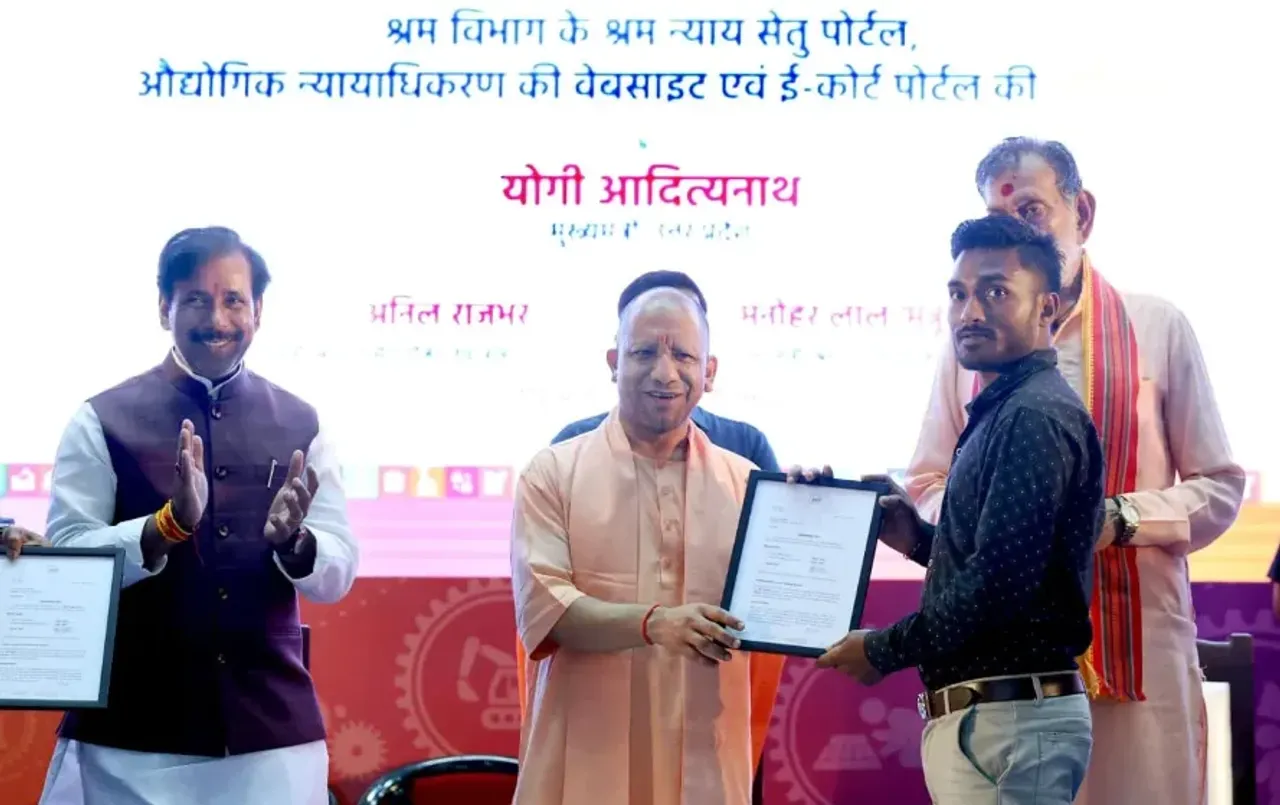 UP Minimum Wage Guarantee: यूपी में युवा कामगारों को मिलेगा न्यूनतम वेतन, सीएम योगी ने किया ऐलान