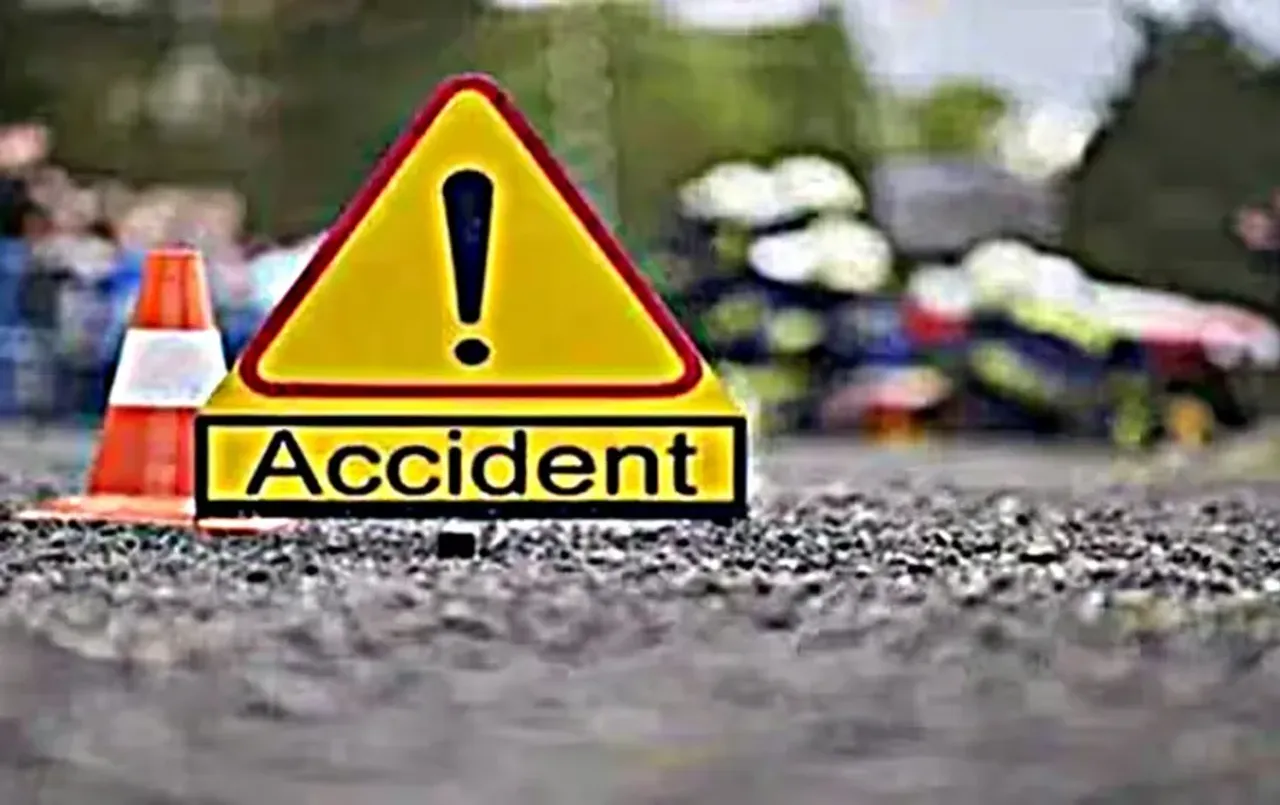Bulandshahr Road Accident: बुलंदशहर में भीषण हादसा,ट्रक और कैंटर  की जबरदस्त टक्कर, महिला समेत तीन की मौत, 31 लोग घायल