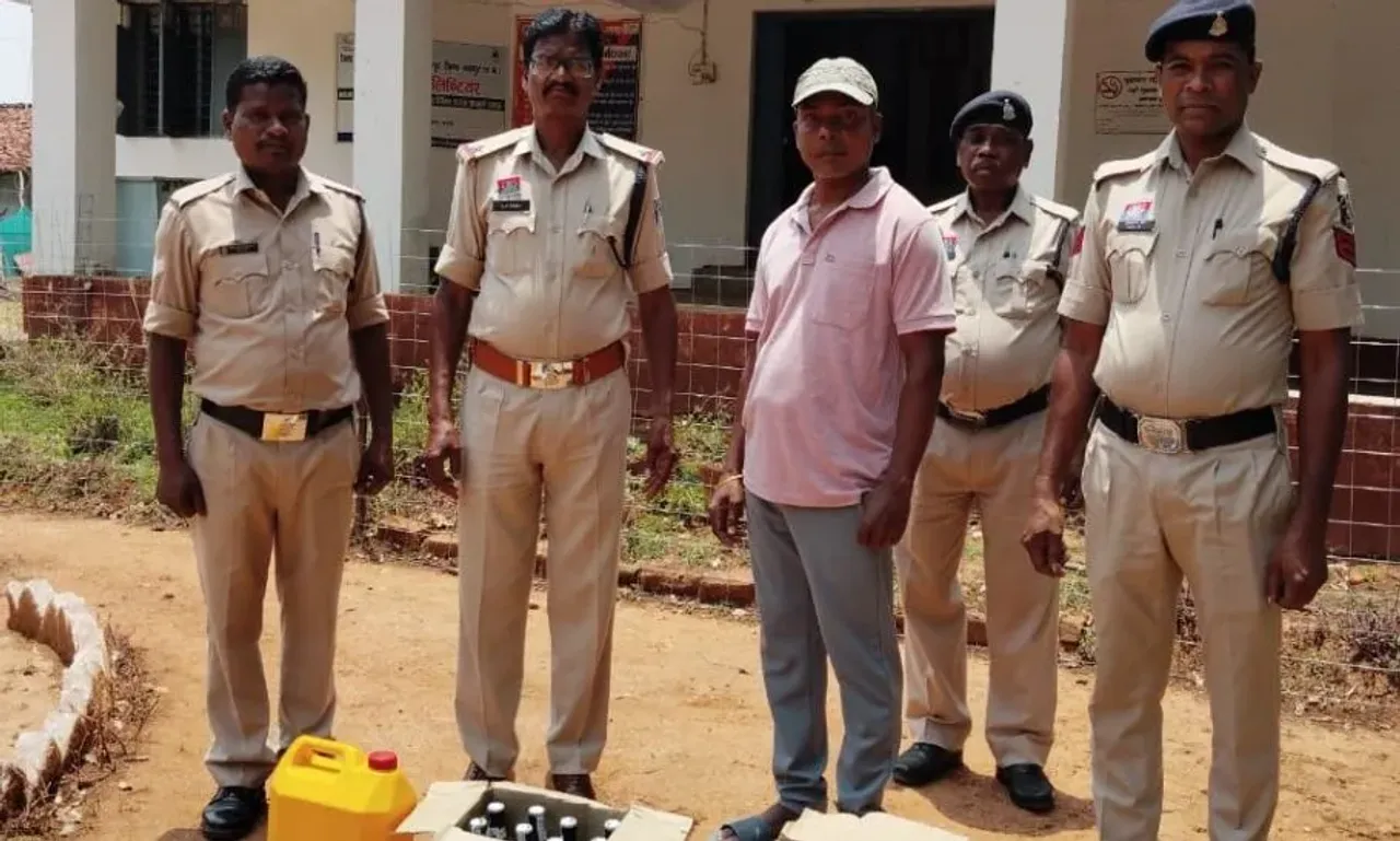 Jashpur Teacher Liquor Smuggling