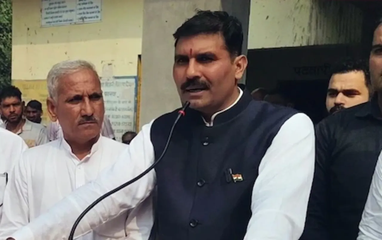 बीजेपी विधायक की महिला सरपंच पर टिप्पणी: बोले- 'महिला सरपंच को बुलाओ, हमें भी फीलिंग आएगी...'