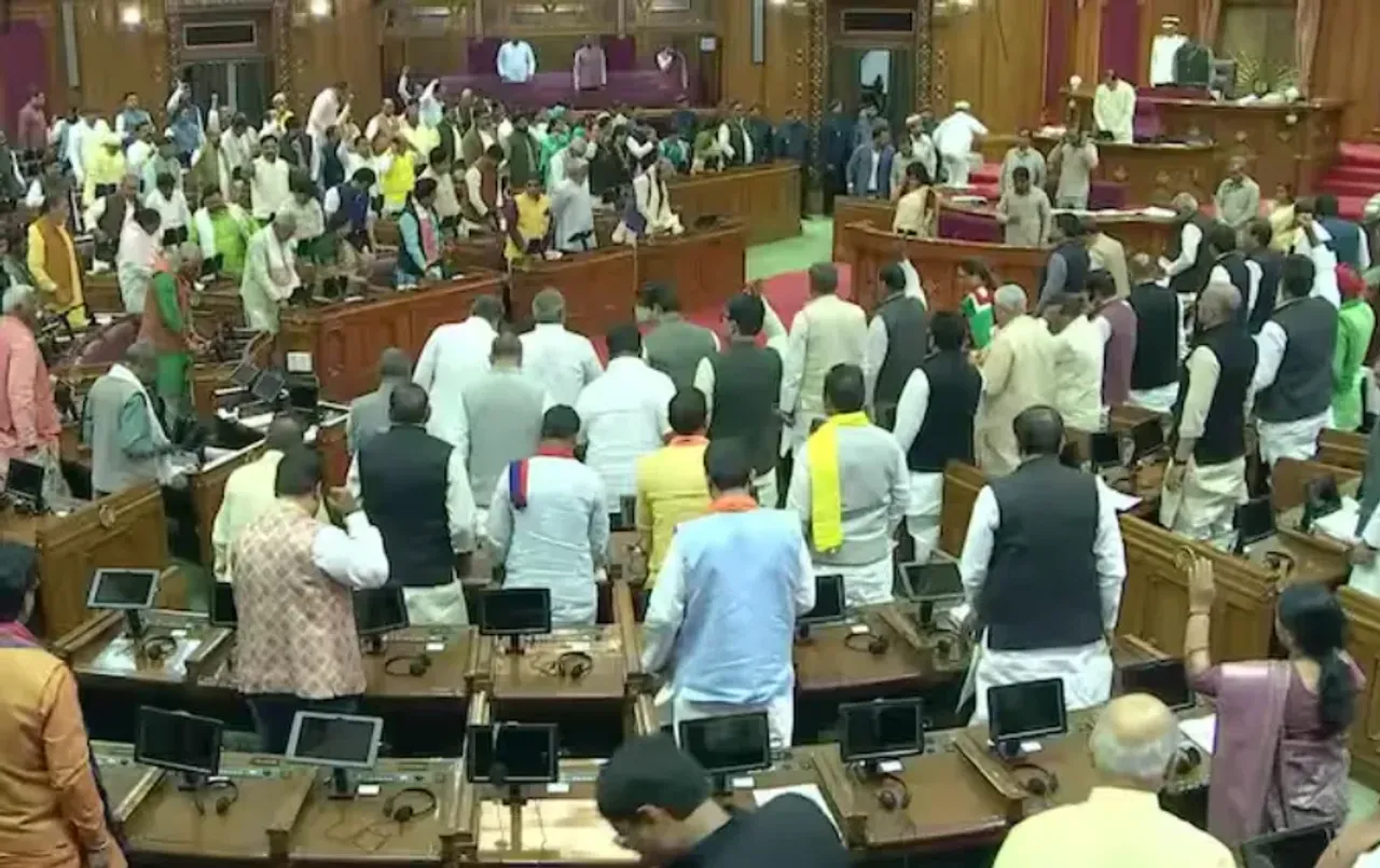 UP Vidhan Sabha News: विधायकों के काफिले की गाड़ियों पर लगे पास होंगे रद्द, गाड़ियों की एंट्री पर लगाम, नियम लागू