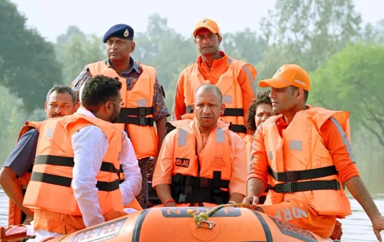 UP Flood 2025: यूपी में बाढ़ का कहर! 17 जिलों के 402 गांव जलमग्न, CM योगी खुद कर रहे मॉनिटरिंग