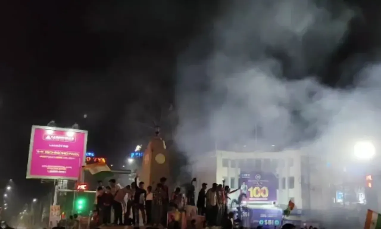 चैंपियंस ट्रॉफी 2025: भारत ने पाकिस्तान को हराया, क्रिकेट प्रेमियों ने रायपुर के जय स्तंभ चौक पर मनाया जश्न, फोड़े पटाखे