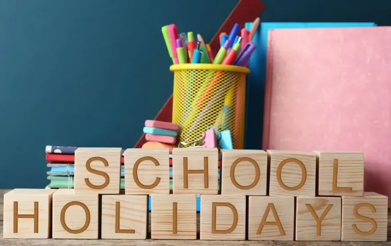 School Holiday 2025: अक्टूबर में छुट्टियों की बहार, 15 दिन से ज्यादा बंद रहेंगे स्कूल, यहां देखें पूरी लिस्ट