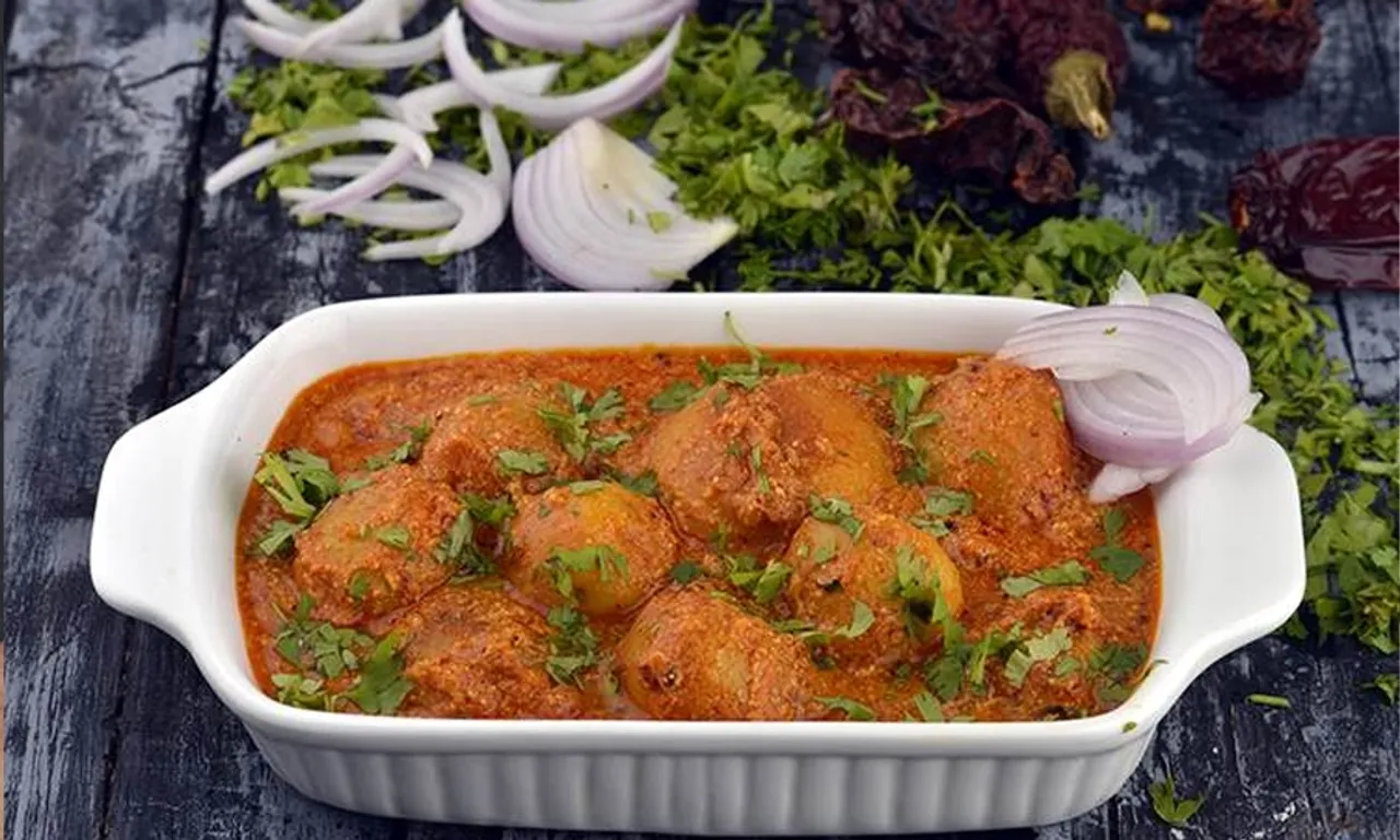 घर पर तैयार करें ढाबा स्टाइल दम आलू: सर्दियों में मेहमानों के लिए रहेगी परफेक्ट डिश, यहां पढ़ें आसान और सटीक रेसिपी