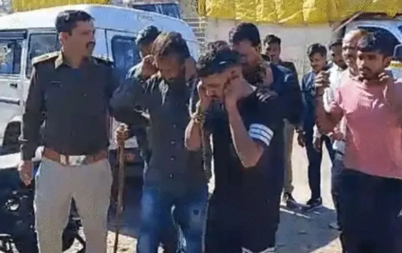 सुमित्रा महाजन के पोते से मारपीट का मामला: पुलिस ने आरोपियों का निकाला जुलूस, भाजपा नेता का भतीजा है एक आरोपी