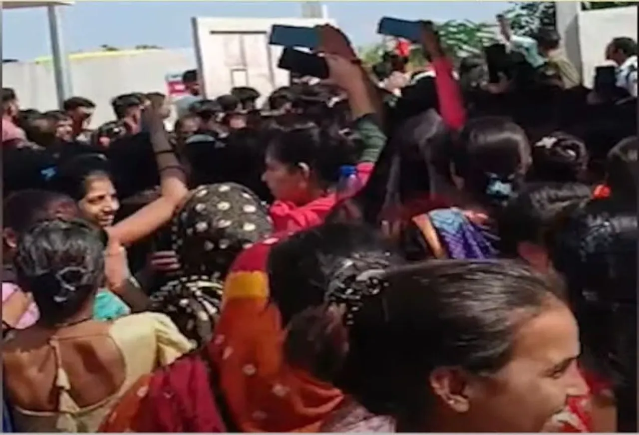 दिवाली बोनस नहीं मिला तो महिलाओं ने किया बवाल: भोपाल की गारमेंट फैक्ट्री में हंगामा, धक्कामुक्की में एक महिला हुई घायल