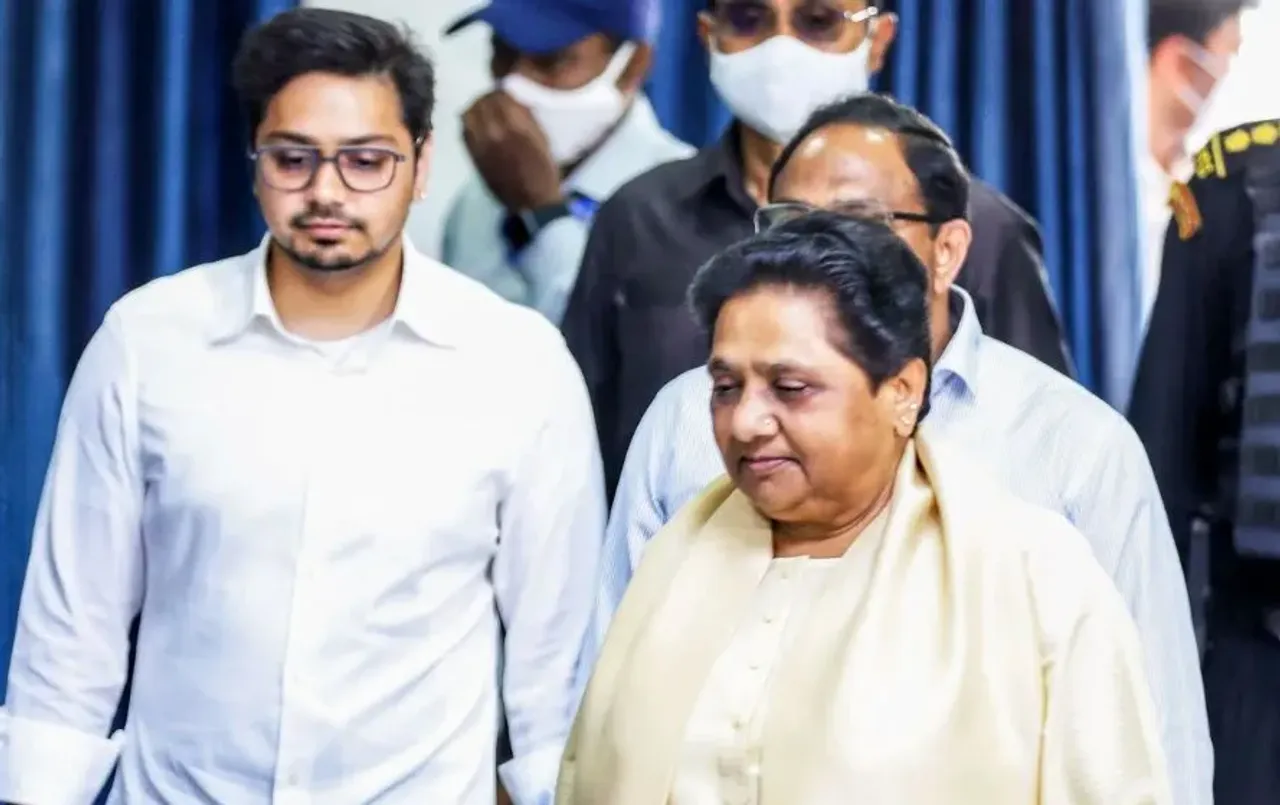 UP Lucknow Politics BSP Chief Mayawati Akash Anand