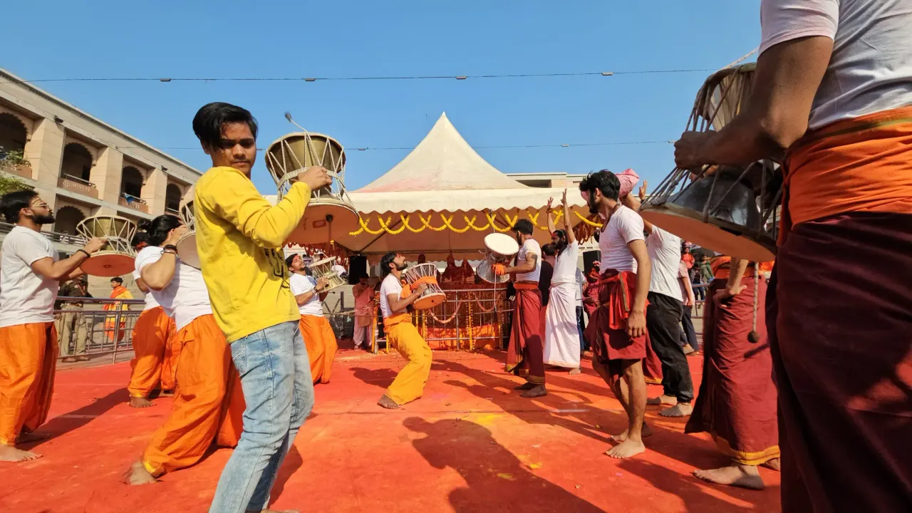 Rangbhari Ekadashi Varanasi: महादेव की नगरी काशी में रंगभरी एकादशी का भव्य उत्सव, भव्य गौना बारात का हुआ आयोजन