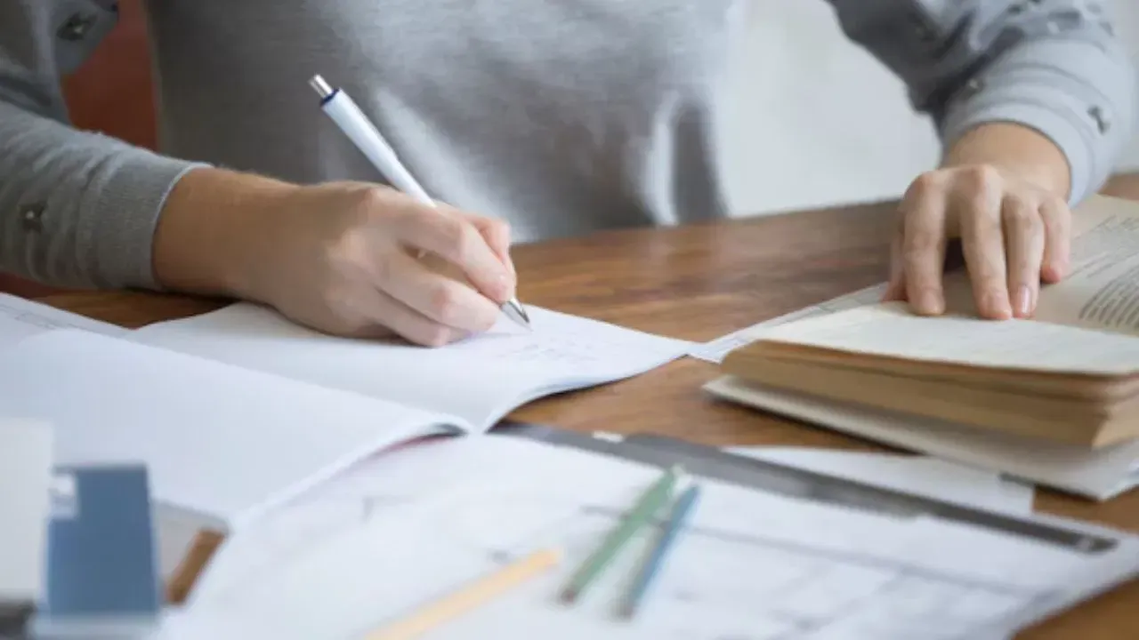 Gorakhpur News: गोरखपुर में इंजीनियरिंग की तैयारी कर रही छात्रा ने लगाई फांसी, कल आया था JEE का रिजल्ट, उसके बाद ये हुआ