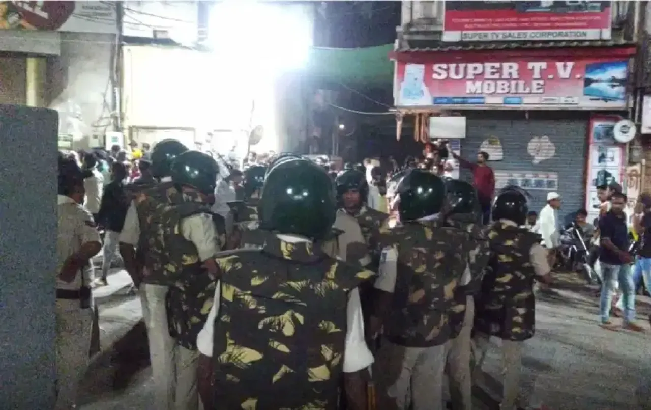 Burhanpur Violence: बुरहानपुर में इंस्टाग्राम पर धार्मिक टिप्पणी के बाद विवाद, सड़कों पर उतरे लोग, बाजार बंद