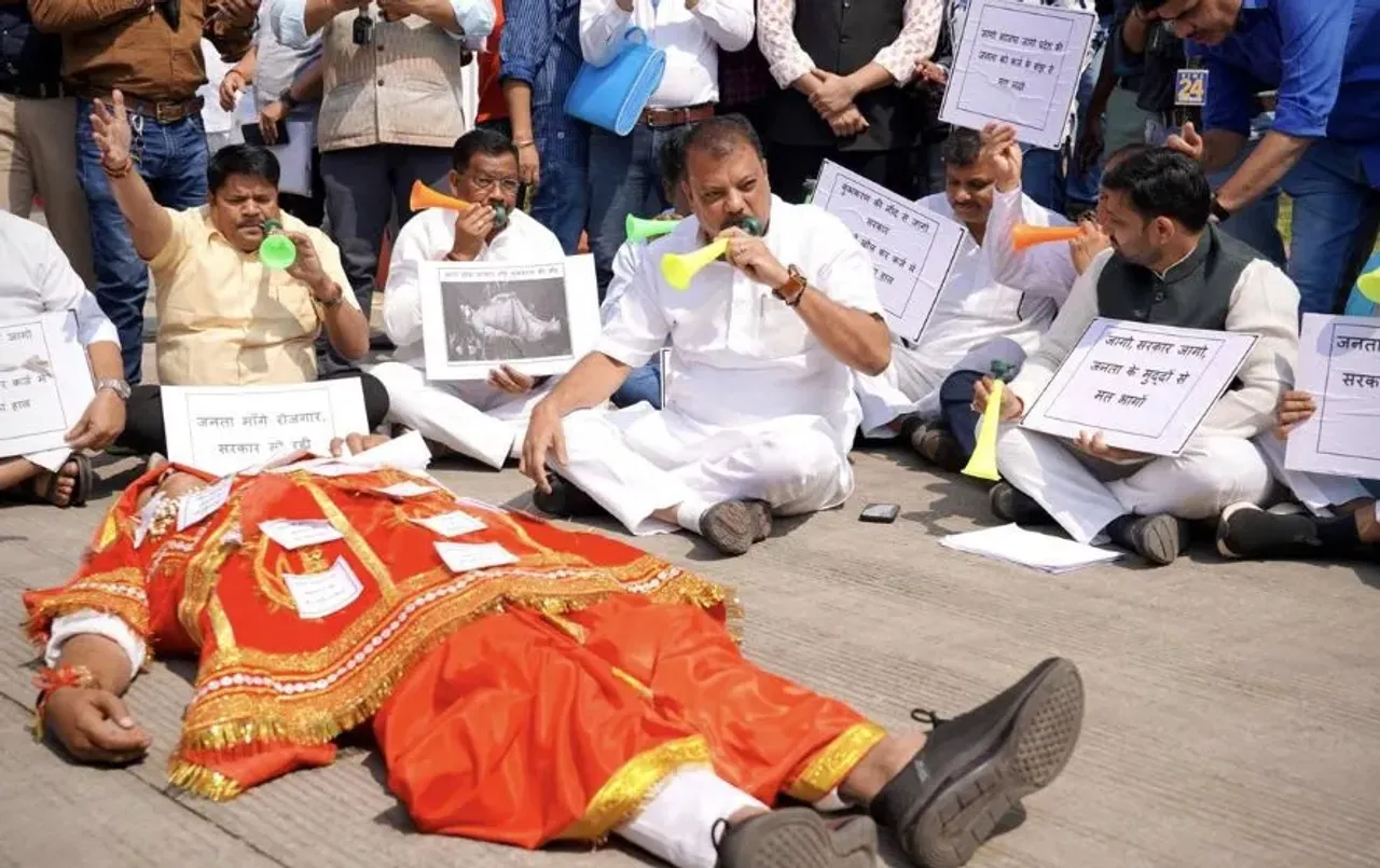 MP Budget Session Day 7th: एमपी विधानसभा बजट सत्र का 7वां दिन, सरकार को जगाने कुंभकरण के वेश में पहुंचे कांग्रेस विधायक