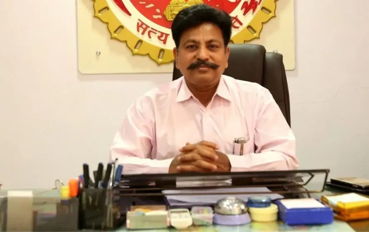 टीकमगढ़ नगर पालिका CMO सस्पेंड: थाना प्रभारी से गाली-गलौज और पैर काटने की धमकी देने पर कमिश्नर ने लिया एक्शन