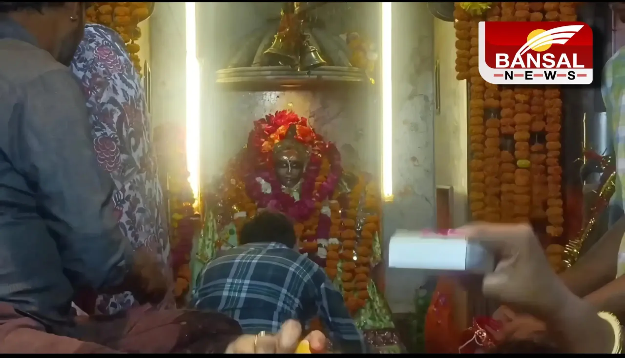 BARAHDEVI MANDIR: 1700 साल पुराने कानपुर के इस मंदिर में नौरात्रि के पहले दिन बंपर भीड़, जानें क्या है मंदिर का इतिहास