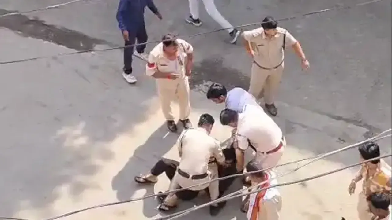 Narsinghpur Video Viral Kareli Police Vyapari Maarpeet TI hindi news