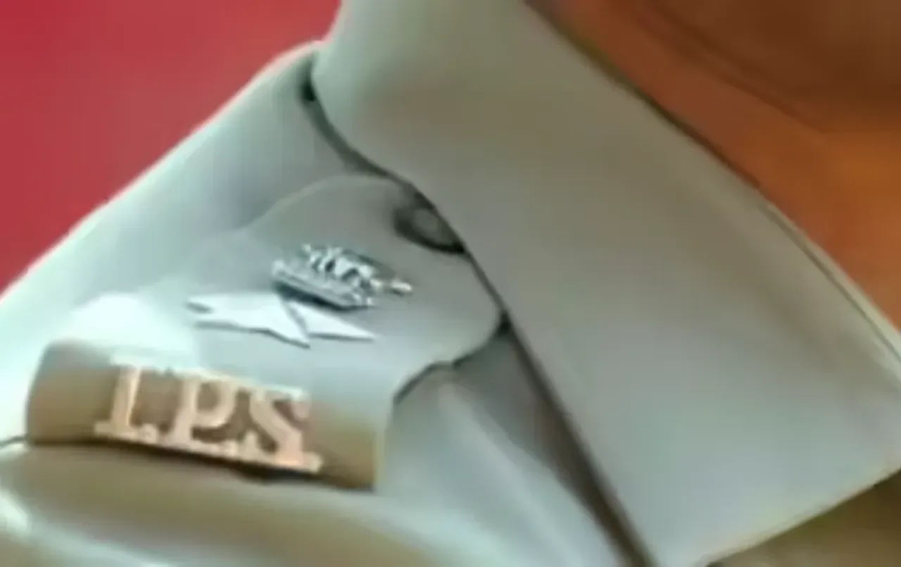 Uttar Pradesh IPS Transfer: यूपी में चार आईपीएस अधिकारियों के तबादले, आशीष श्रीवास्तव को सुरक्षा मुख्यालय भेजा