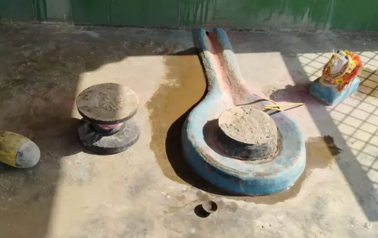 Raibarelli Vandalised Shivling: रायबरेली के शिव मंदिर में तोड़फोड़, शिवलिंग खंडित और त्रिशूल गायब, भक्तों में आक्रोश