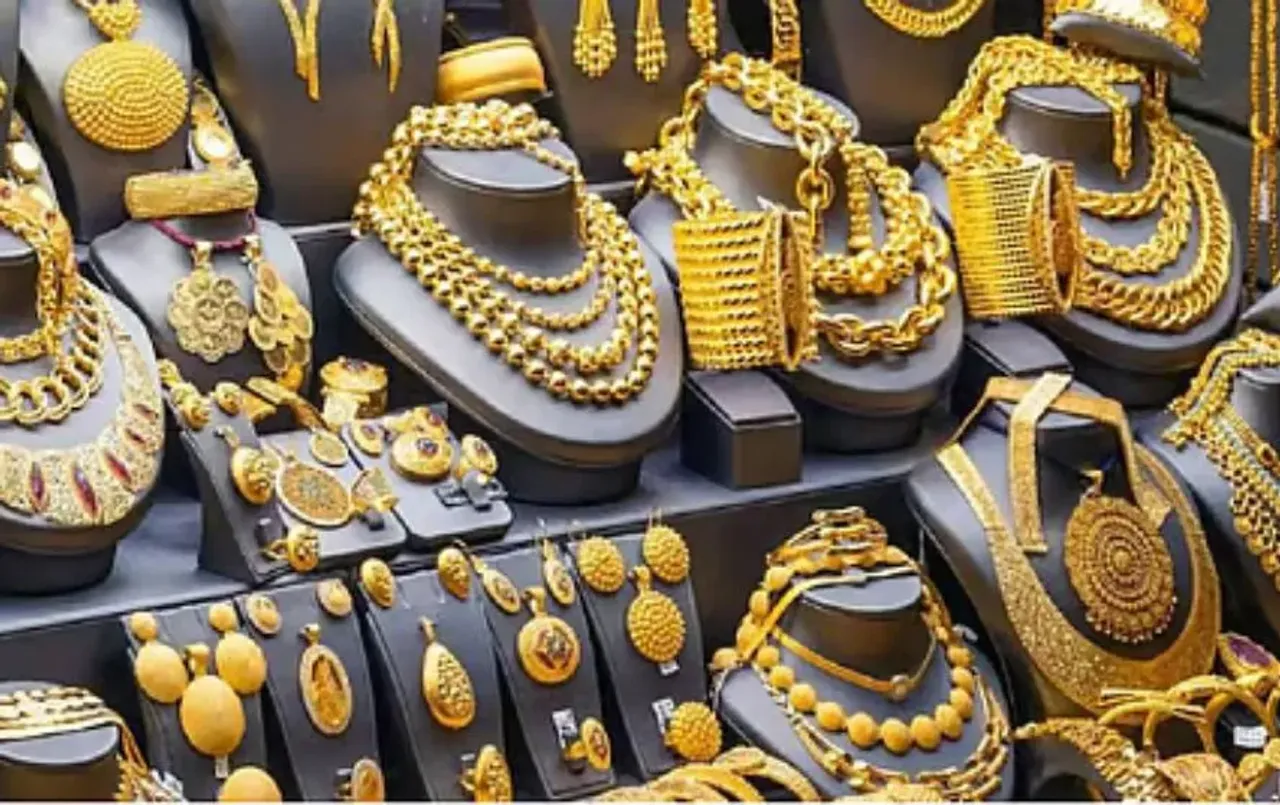 Indore Sarafa Market: सोने के दाम में गिरावट, चांदी स्थिर, प्याज की आवक कमजोर, देखें इंदौर का सराफा व मंडी भाव