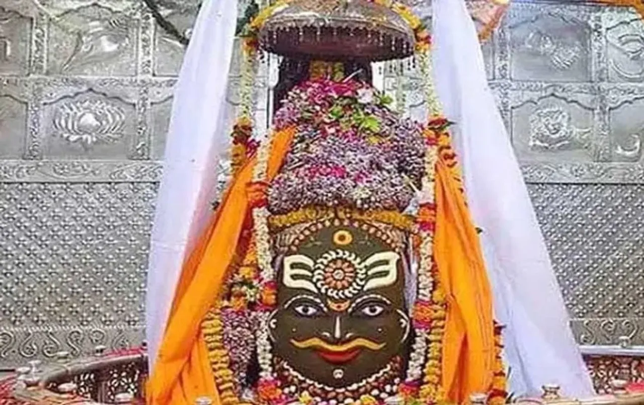 Ujjain Mahakal Mandir: महाकाल मंदिर के हर द्वार पर मिलेगी पूजन-जाप की जानकरी, वेंडिंग मशीन से मिलेगा लड्डू का प्रसाद