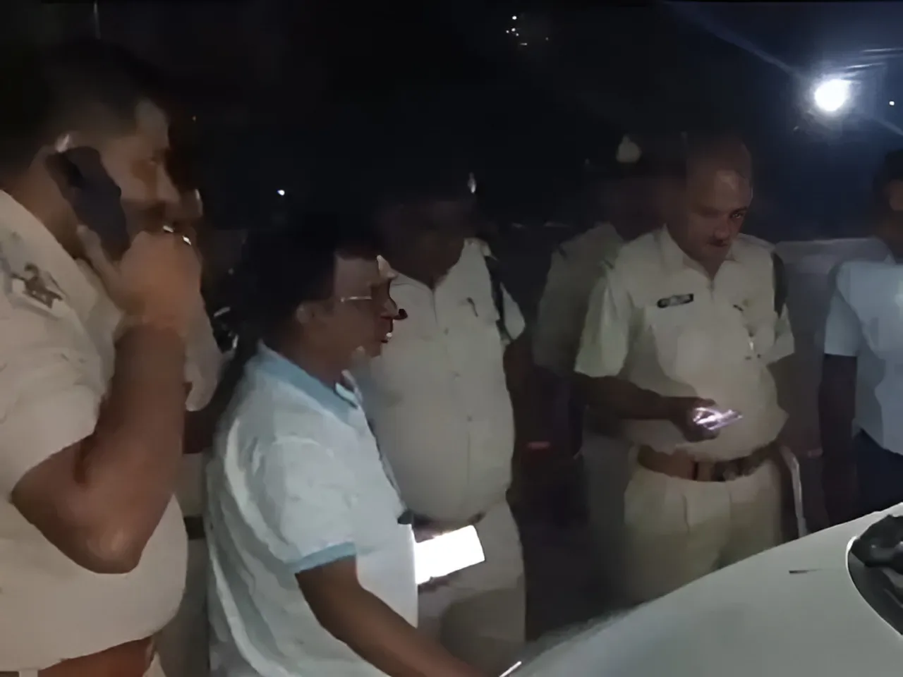 जबलपुर में मेडिकल कॉलेज के डॉक्टर और भाई पर फायरिंग: बाइक से आए हमलावर अचानक बरसा दी गोलियां, 5 राउंड फायर किए